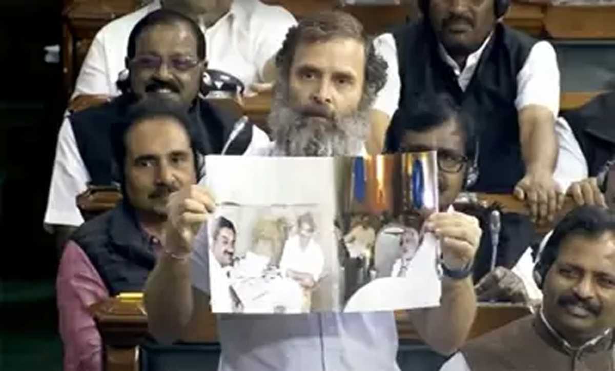 प्रधानमंत्री जहां भी जाते हैं अडानी को मिलते हैं कॉन्ट्रैक्ट : राहुल गांधी